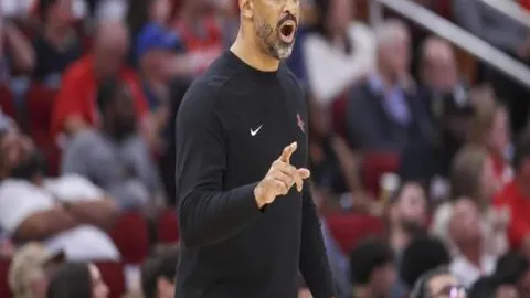 王霜大巴激励：携决心信心享受比赛